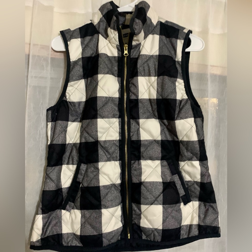 Old navy striped zip up vest size small petite black and white